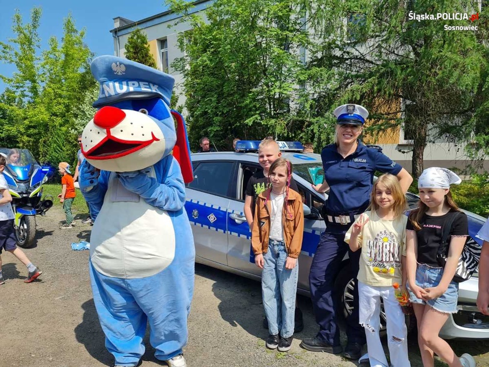 Sosnowieccy policjanci pojawili się na Festynie Rodzinnym w SP nr 32