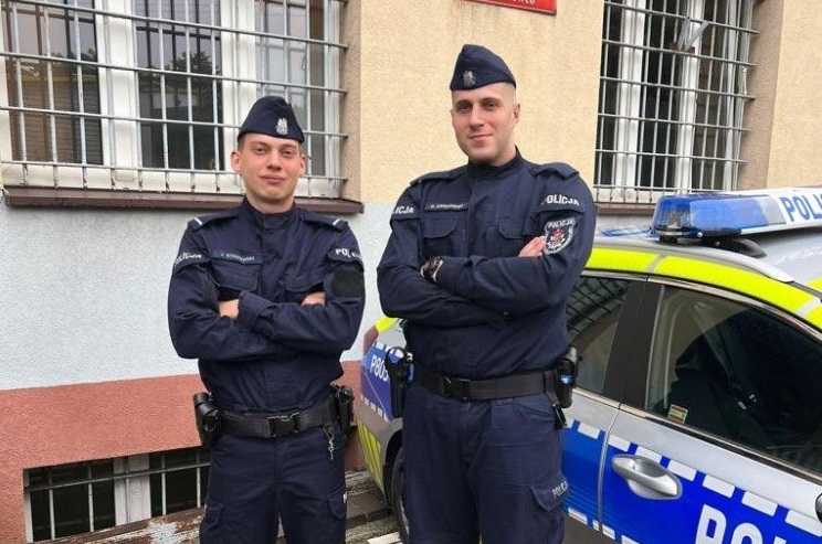 Sosnowiec: Policjanci uratowali 81-latka, który zadławił się podczas jedzenia