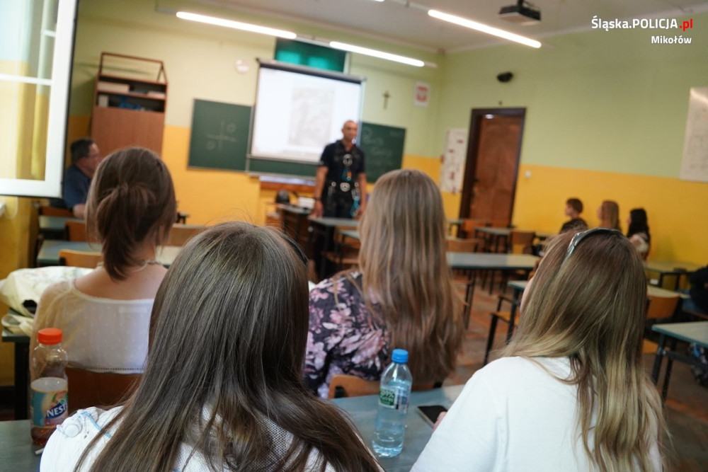 Pasja Policja z uczniami mikołowskiego liceum
