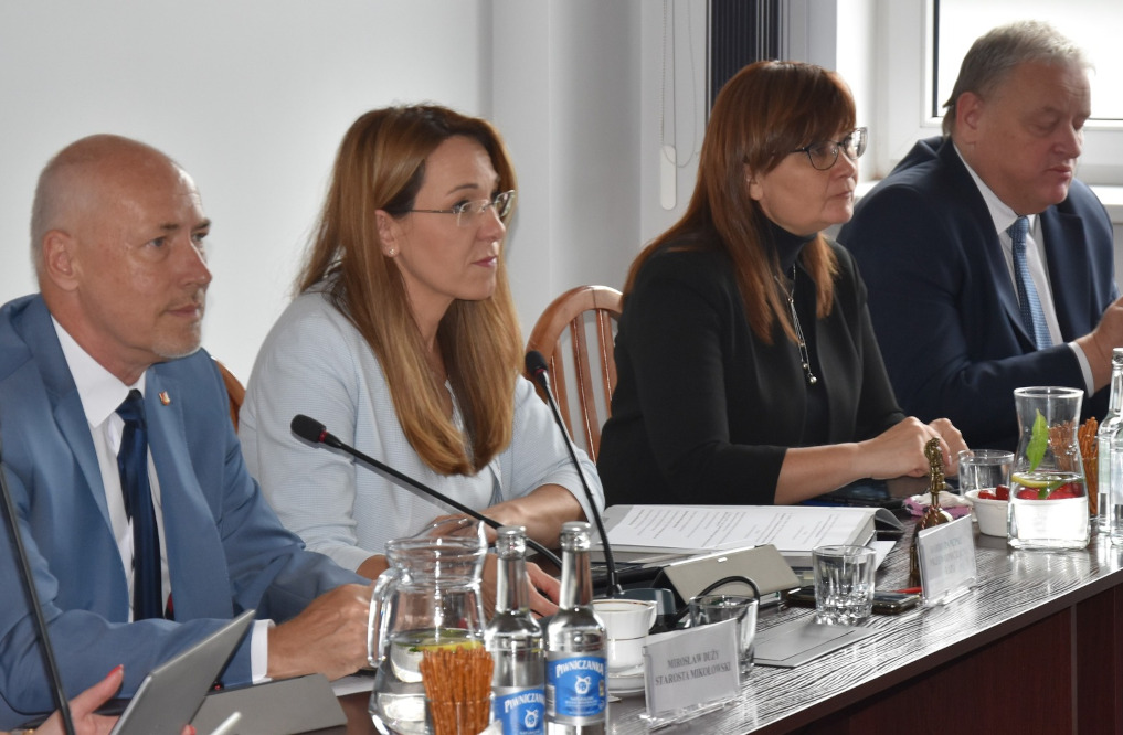 Mikołów: O sytuacji na lokalnym rynku pracy podczas sesji Rady Powiatu