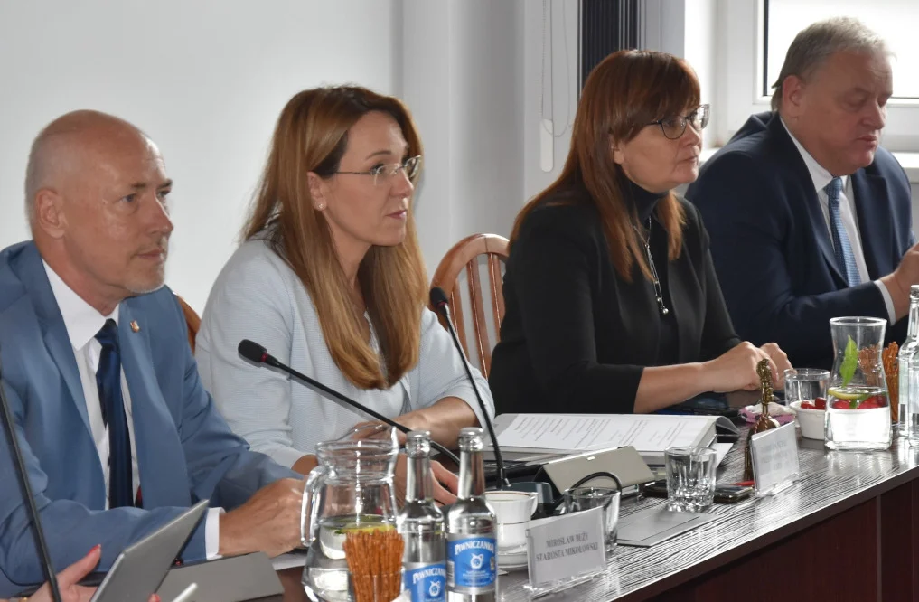 Mikołów: O sytuacji na lokalnym rynku pracy podczas sesji Rady Powiatu