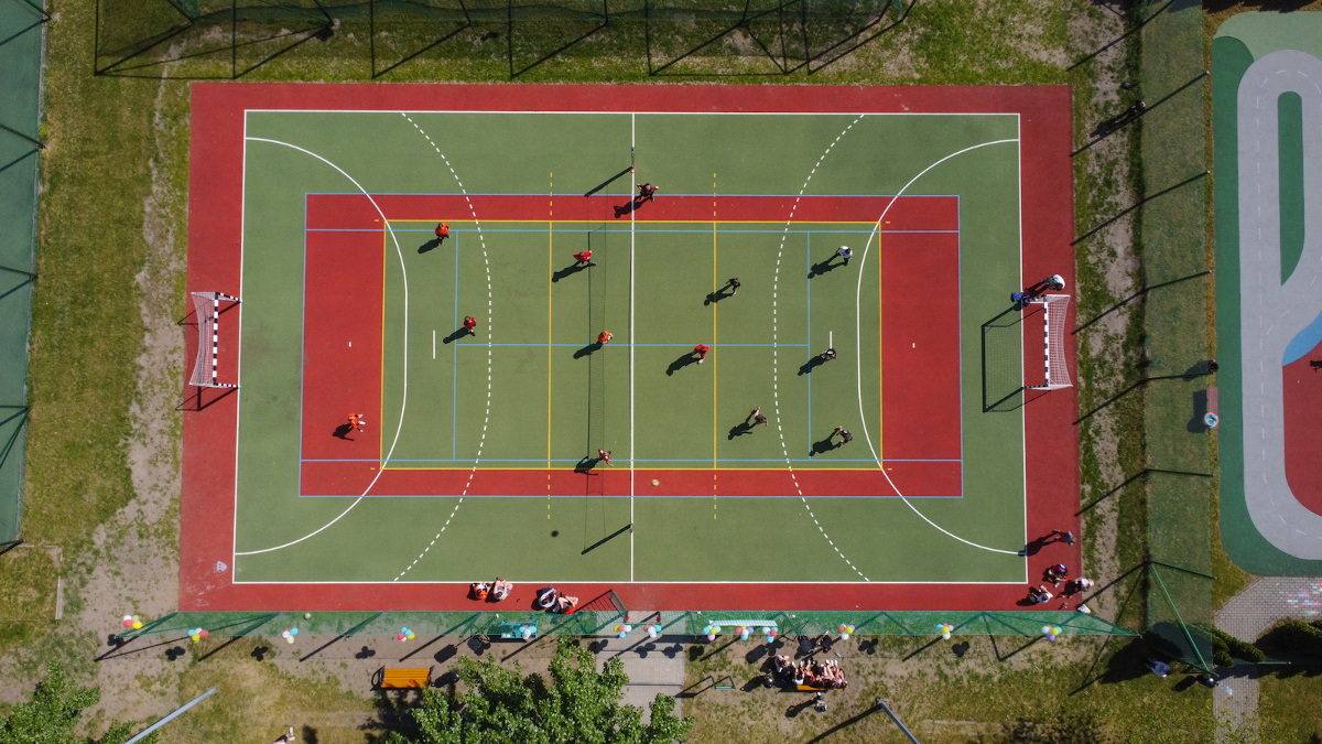 Szkoła w Bogucicach z nowym boiskiem