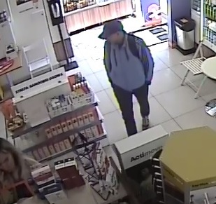 Podejrzewany o płatność cudzą kartą i kradzież pieniędzy z konta. Rozpoznajesz go?