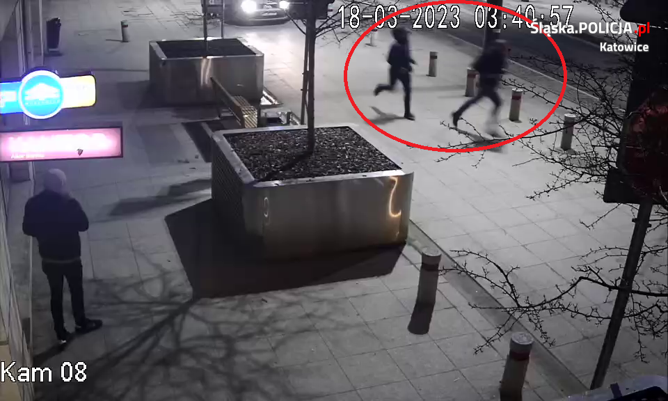 Ugodzili nożem dwóch mężczyzn i uciekli z miejsca zdarzenia. Rozpoznajesz ich?