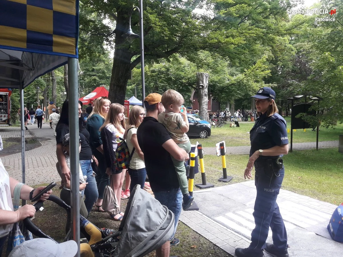 Pikniki rodzinne z udziałem funkcjonariuszy katowickiej profilaktyki oraz dzielnicowych