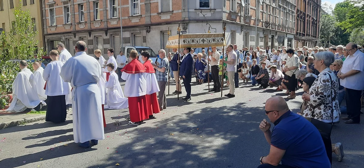 Procesje Bożego Ciała przeszły ulicami Chorzowa! [ZDJĘCIA]