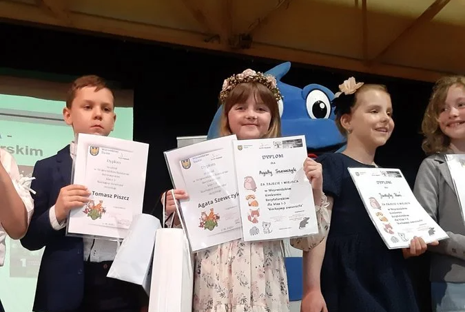 Sukces uczennicy z Żor! Zajęła pierwsze miejsce w II Wojewódzkim Konkursie Recytatorskim