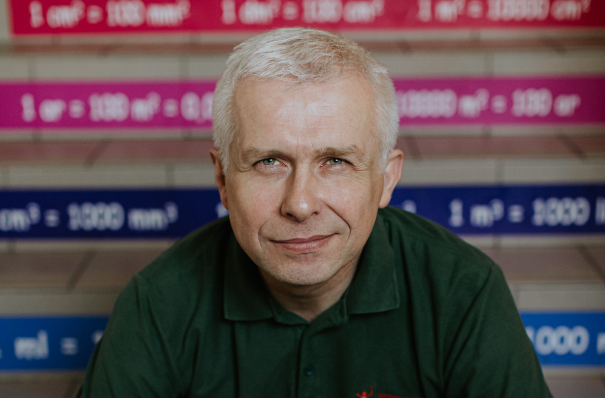 Niepubliczna SMS w Żorach obchodzi 10-lecie. Rozmowa z dyrektorem Adrianem Fojcikiem