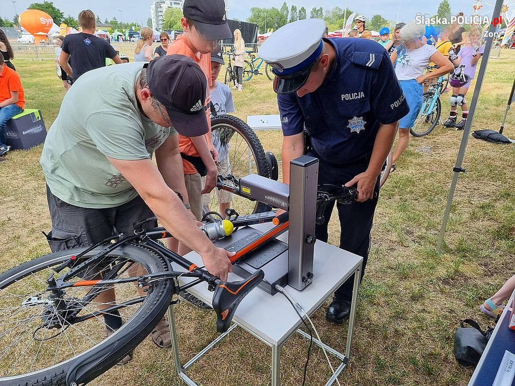 "Oznacz się", czyli znakowanie rowerów i hulajnóg w trakcie Festiwalu Górnej Odry