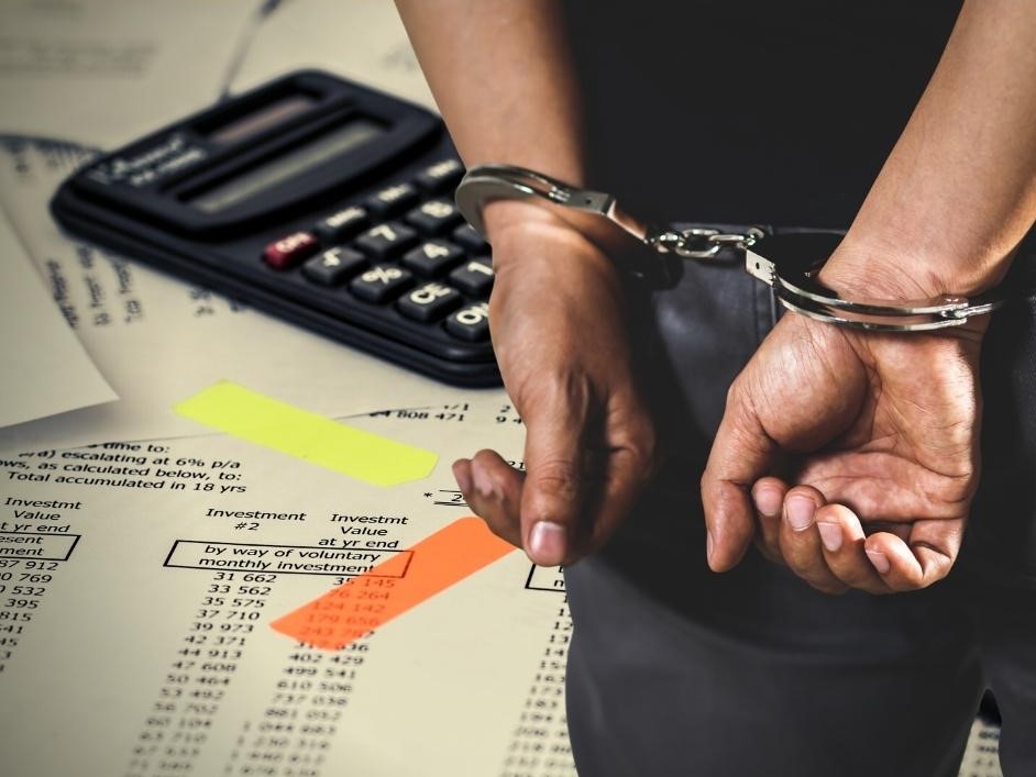 Wystawił "lewe" faktury na około 24 tys. złotych. 22-latek usłyszał 91 zarzutów