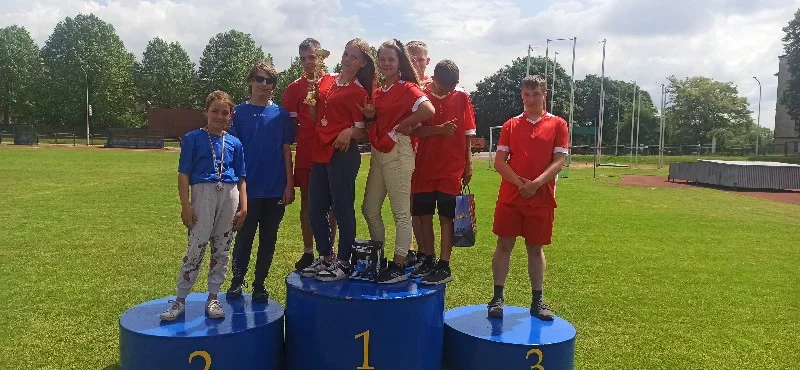 Reprezentanci SPS nr 10 na podium Zawodów Lekkoatletycznych Szkół Specjalnych