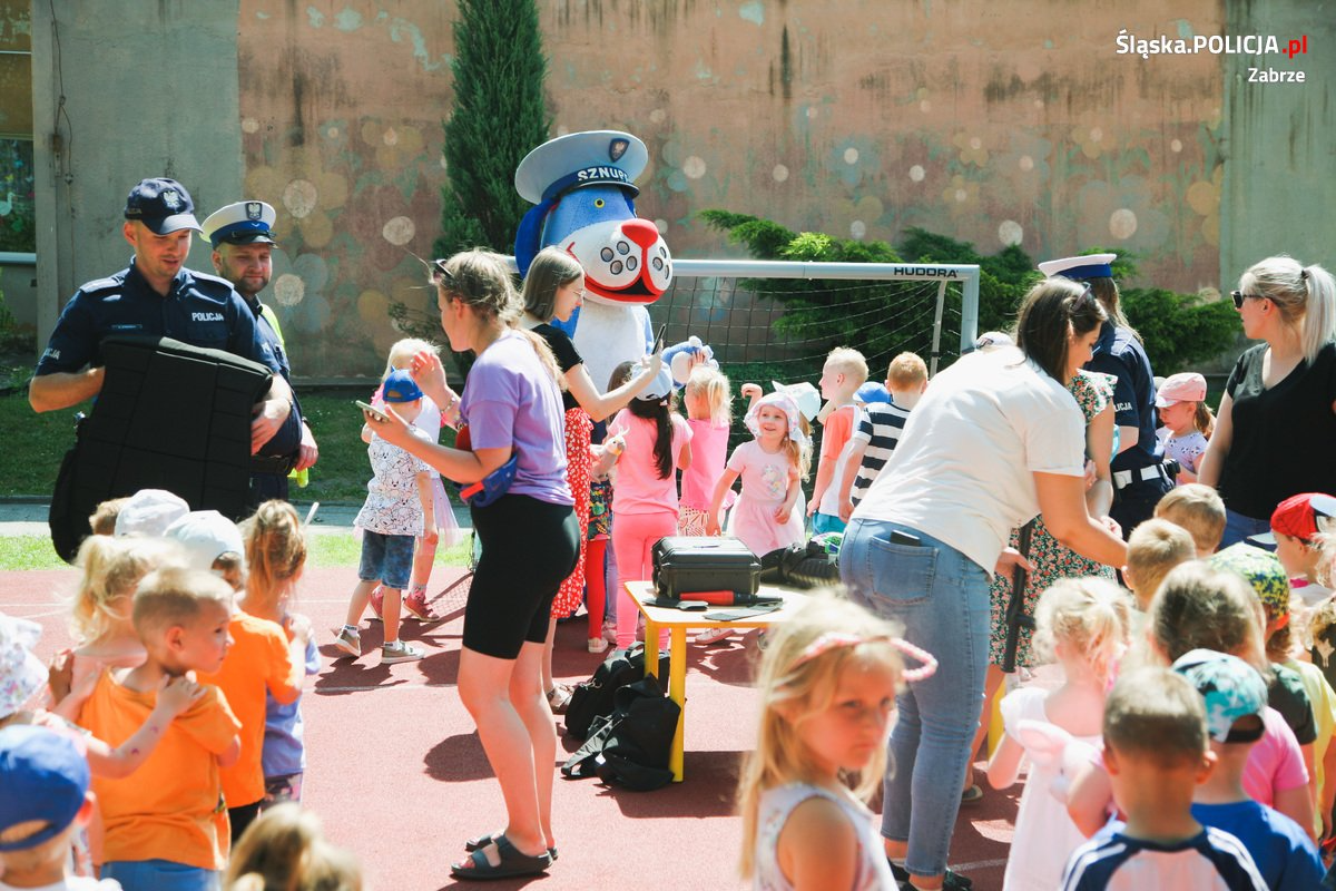 Z okazji Dnia Dziecka policjanci odwiedzili przedszkolaków [ZDJĘCIA]
