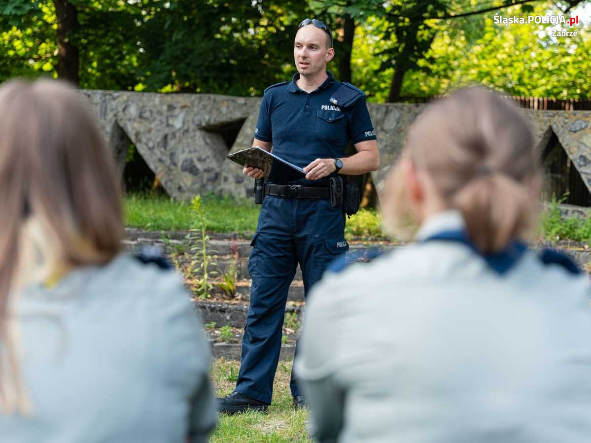 Policjanci rozmawiali z harcerzami o dezinformacji i fake newsach