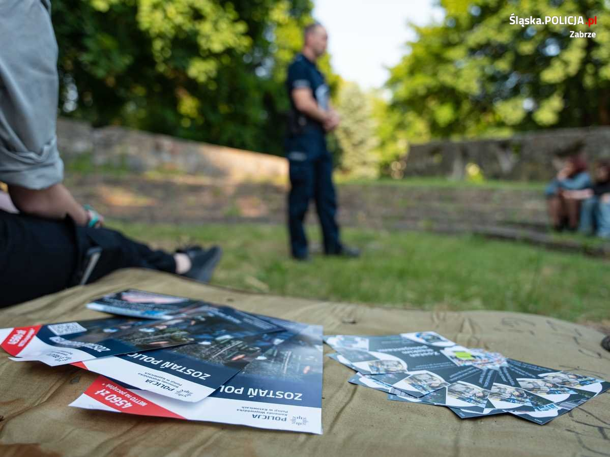 Policjanci rozmawiali z harcerzami o dezinformacji i fake newsach