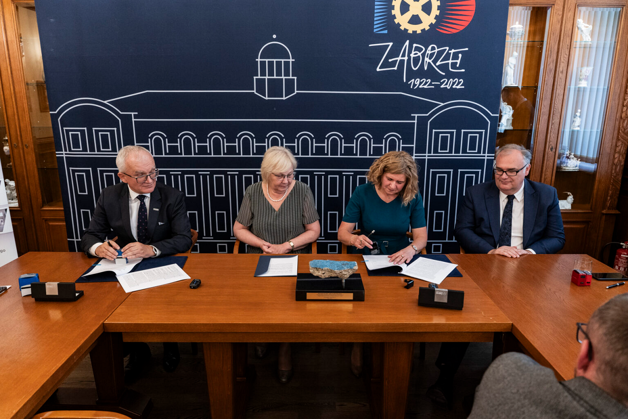 Podpisano umowę dotyczącą budowy czwartej trybuny stadionu Arena Zabrze!