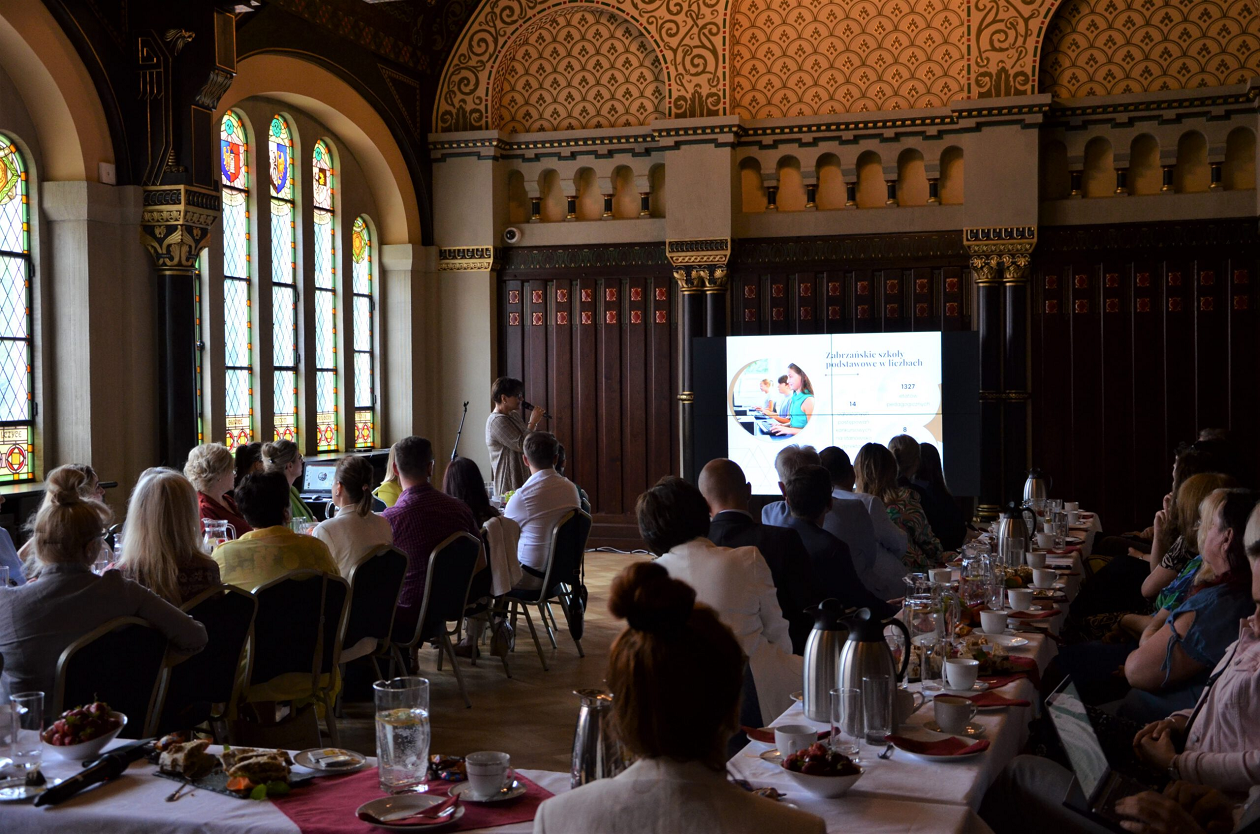 Dyrektorzy podsumowali rok szkolny 2022/2023 w zabrzańskich szkołach podstawowych