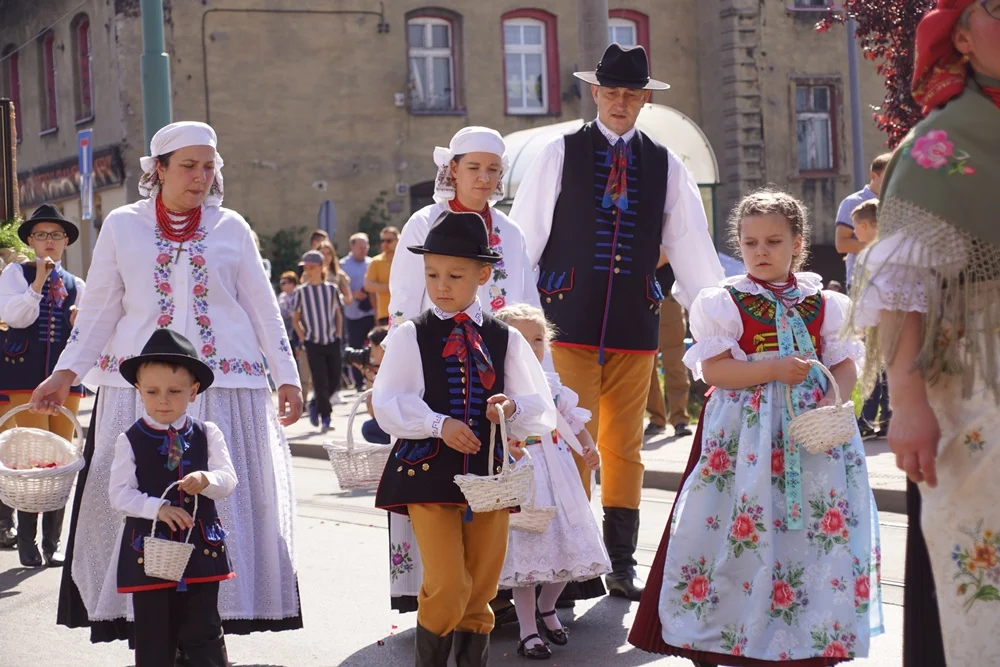 Świętochłowice: Tradycyjna procesja Bożego Ciała przeszła ulicami Lipin [ZDJĘCIA]