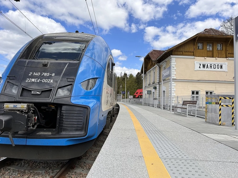 Koleje Śląskie: Ponad 500 podróżnych skorzystało już z oferty biletu wakacyjnego!