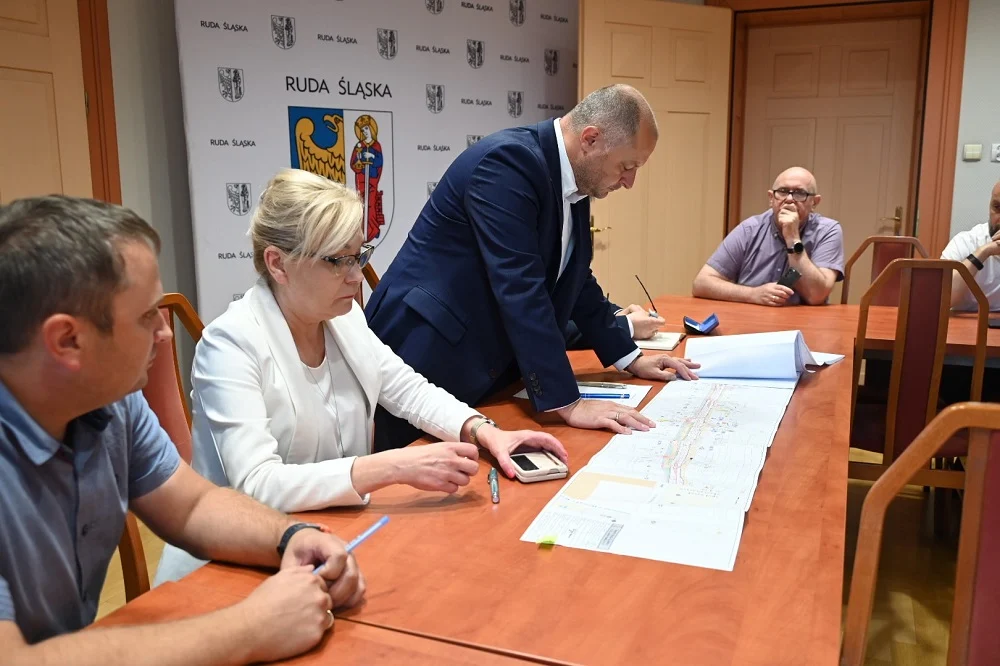 Radni, mieszkańcy i włodarze dyskutowali o zmianie organizacji ruchu na ul. Mickiewicza