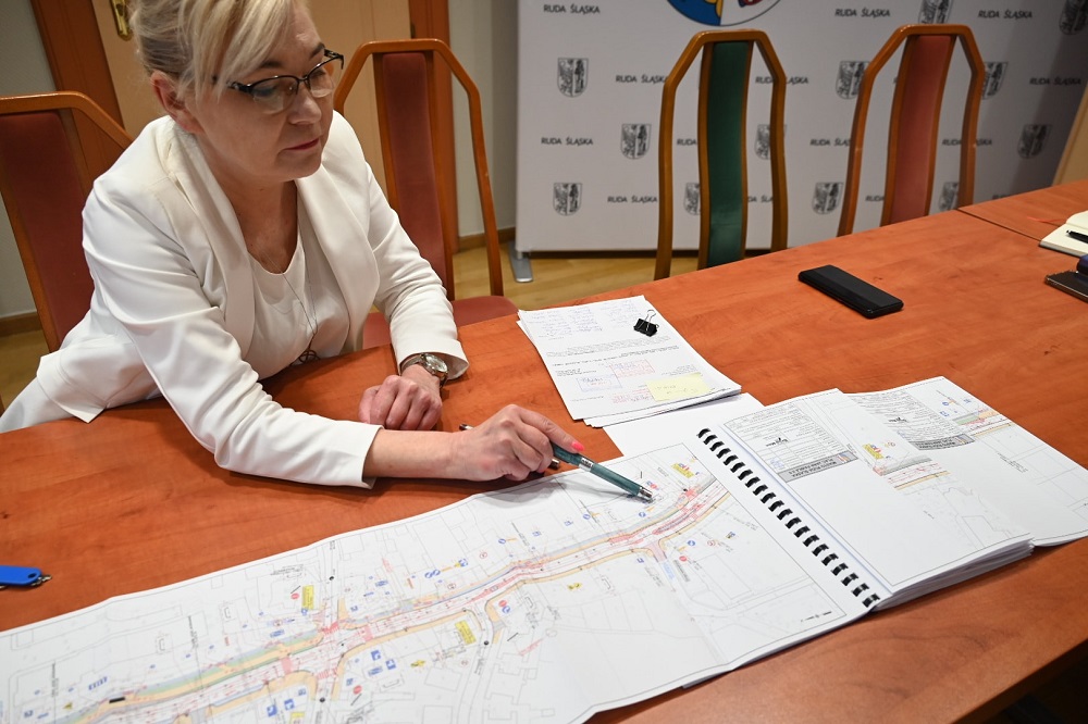 Radni, mieszkańcy i włodarze dyskutowali o zmianie organizacji ruchu na ul. Mickiewicza