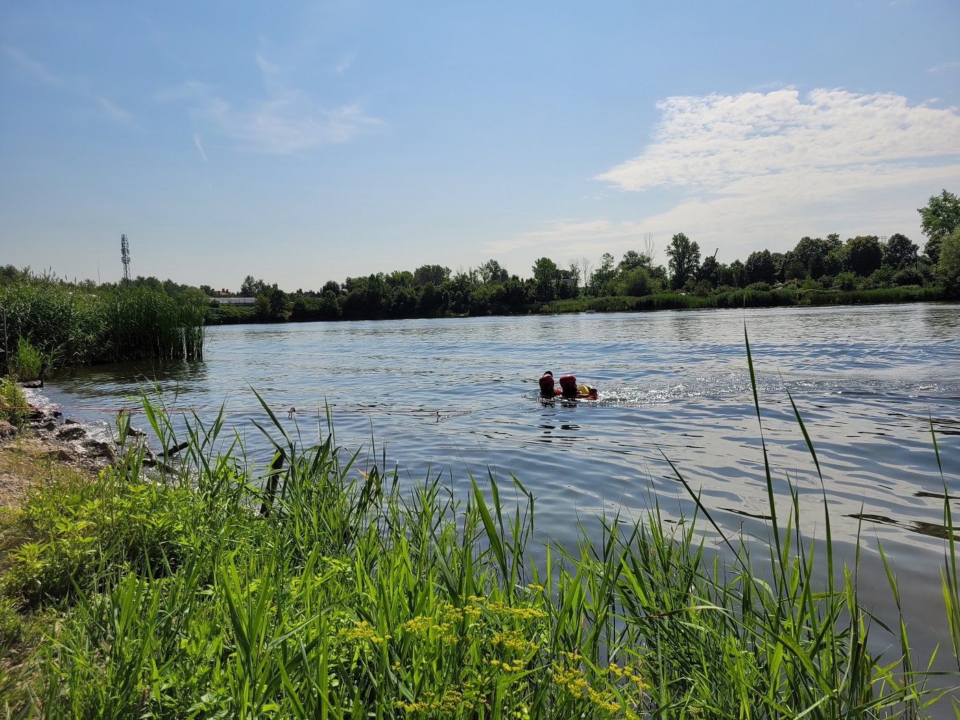 Rudzcy strażacy ćwiczyli na zbiorniku "Staw Kokotek". Zobaczcie zdjęcia
