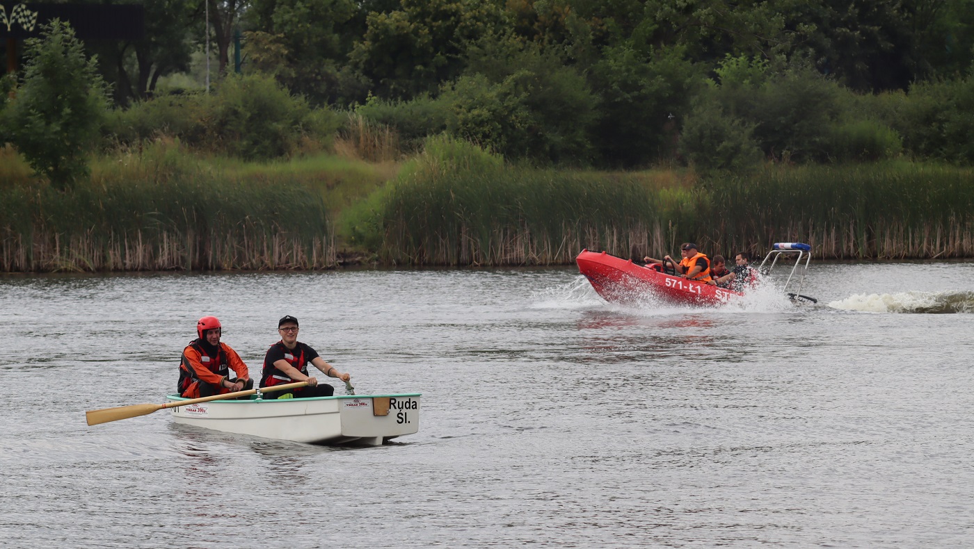 Rudzcy strażacy ćwiczyli na zbiorniku "Staw Kokotek". Zobaczcie zdjęcia
