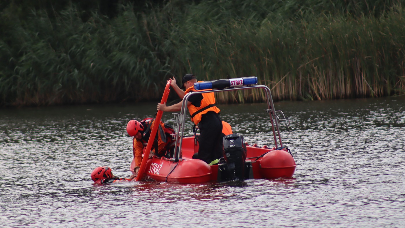 Rudzcy strażacy ćwiczyli na zbiorniku "Staw Kokotek". Zobaczcie zdjęcia