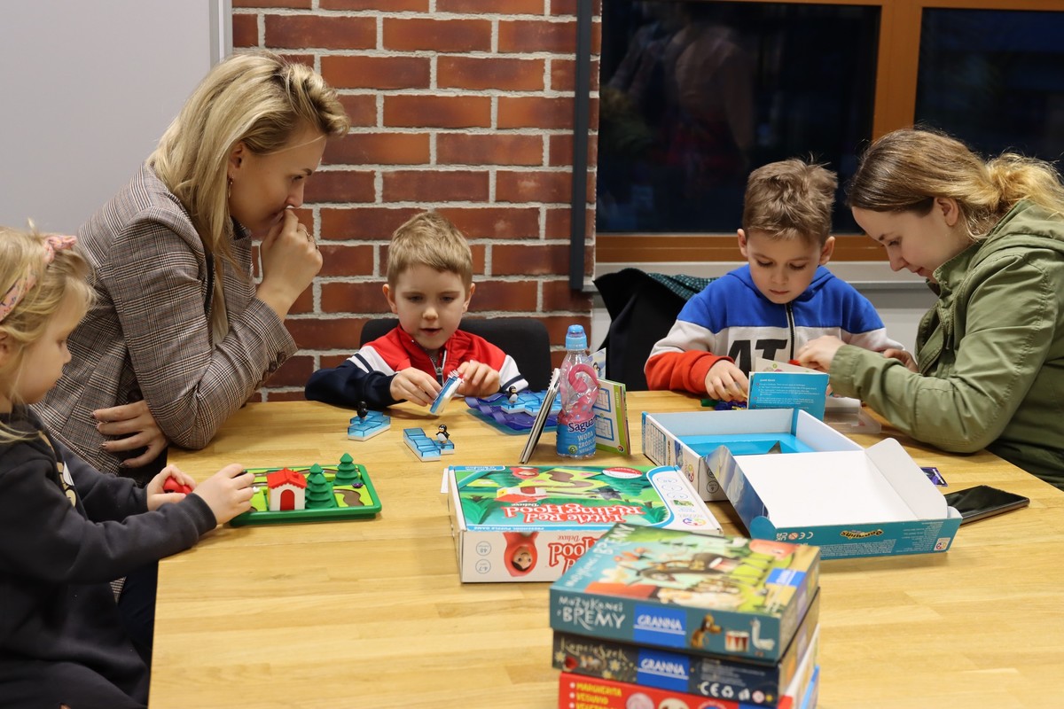 „Pociąg do gier”: gry planszowe wracają na wodzisławski Dworzec Kolejowy
