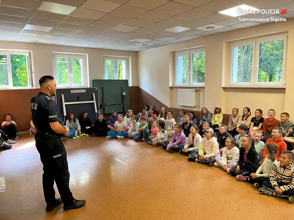 Policyjne spotkanie z dziećmi w ramach akcji „Bezpieczne lato”