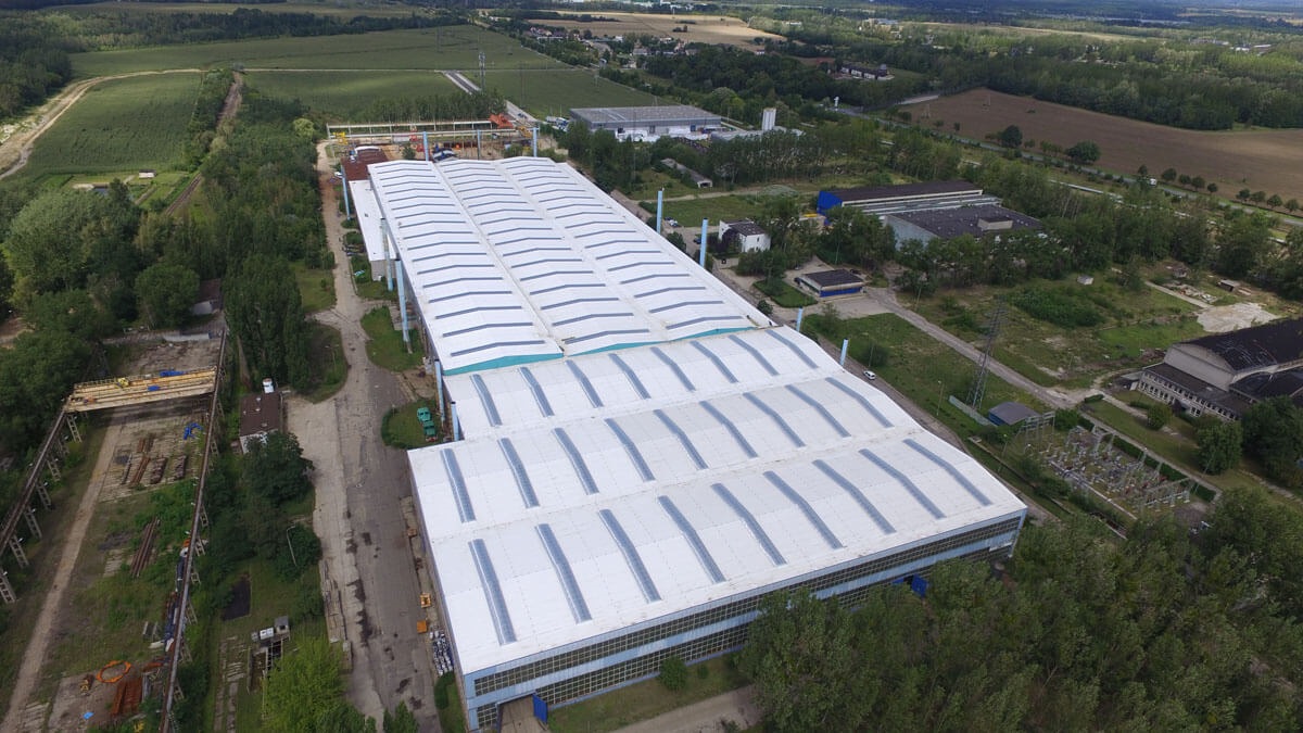 Długoterminowe korzyści z renowacji dachu przemysłowego