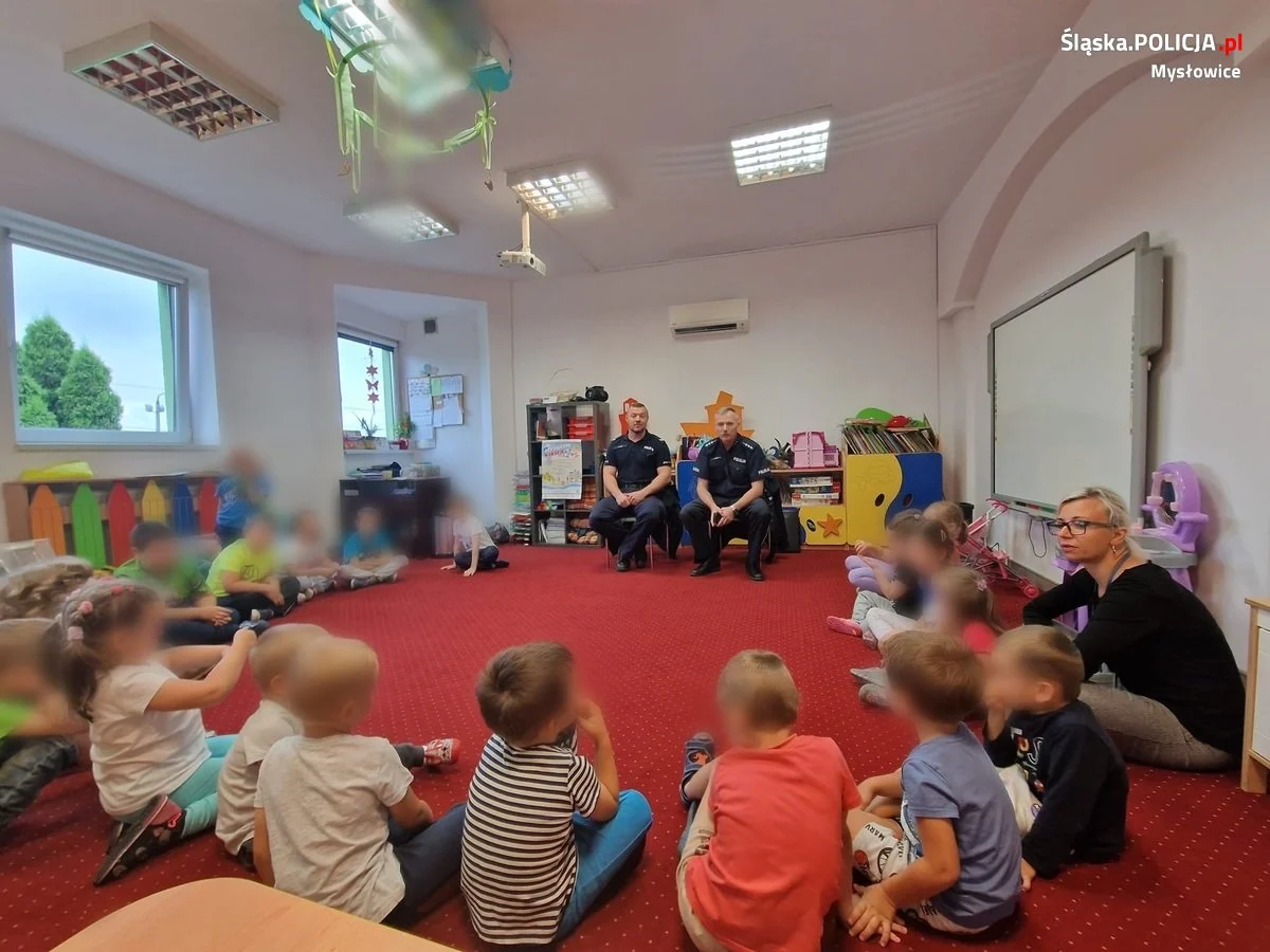 Dzielnicowi z wizytą w przedszkolu na Janowie