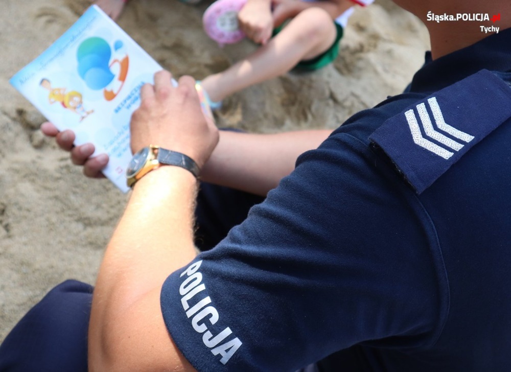 "Kręci mnie bezpieczeństwo nad wodą". Tyscy profilaktycy patrolują Jezioro Paprocańskie