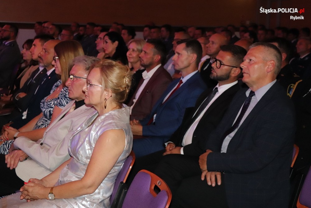 Święto Policji w rybnickim garnizonie. Mianowano funkcjonariuszy na wyższe stanowiska