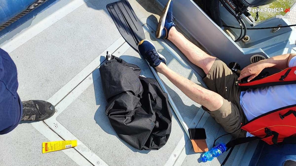 Policyjni wodniacy pomogli żeglarzowi na Zalewie Rybnickim