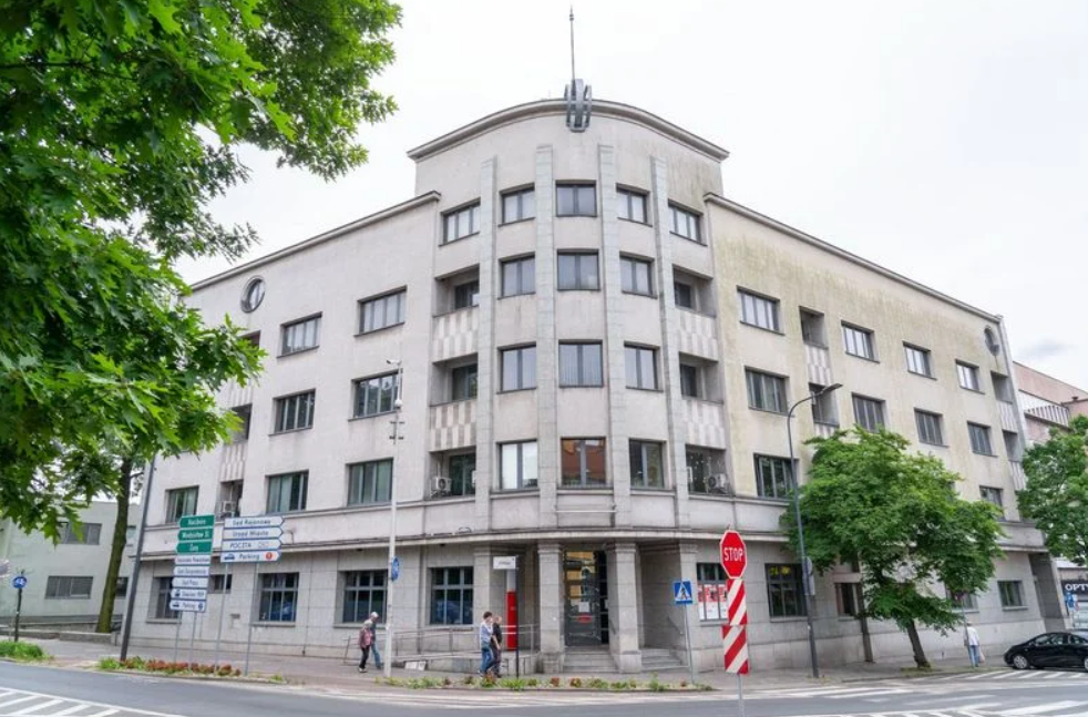 Rybnik: Miasto kupi przedwojenny gmach