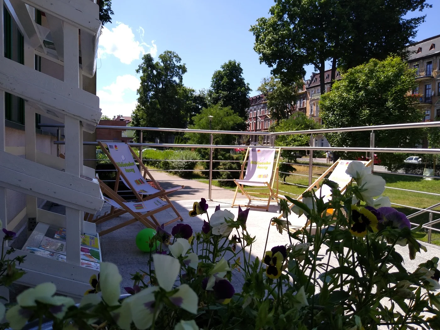 Rekreacja z książką w tle. Sprawdźcie ofertę Miejskiej Biblioteki Publicznej