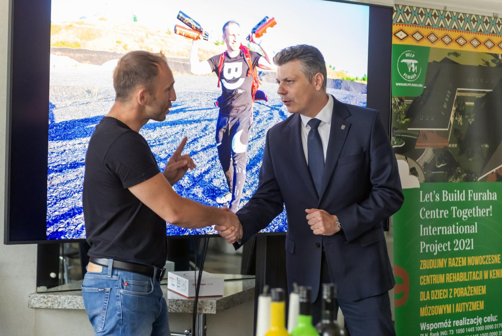 Wejdzie na dach Afryki, żonglując. Krzysztof Drabik pobije kolejny rekord dla dzieciaków