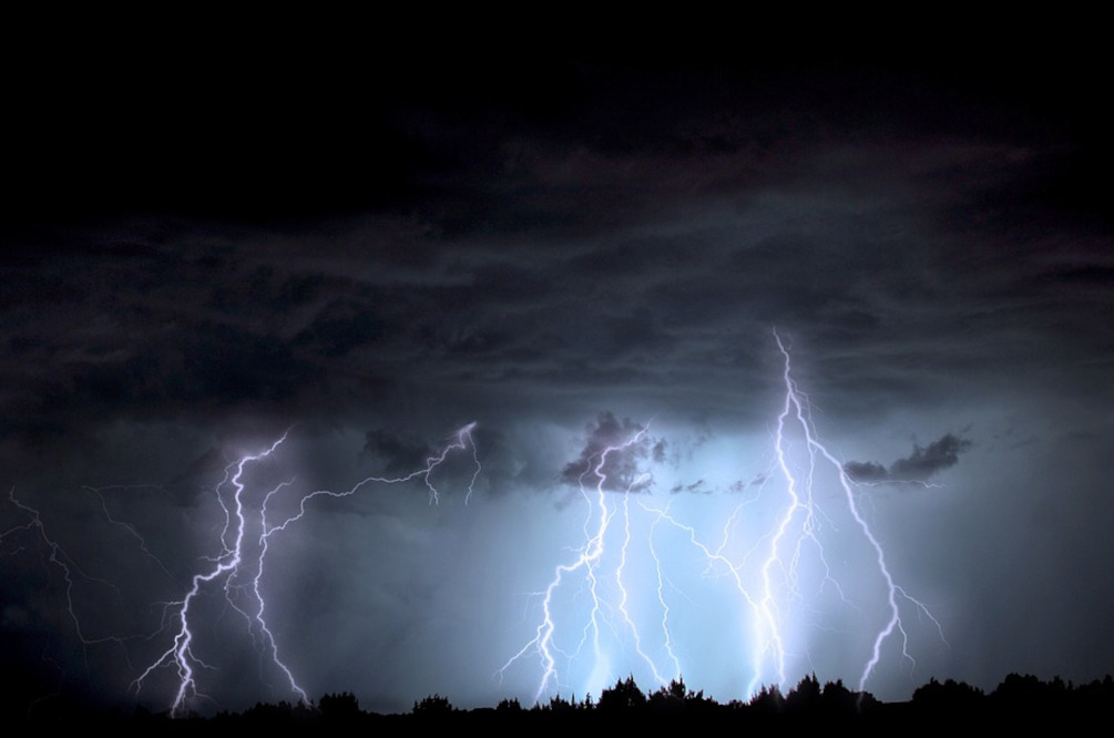 Burze z gradem i intensywnymi opadami deszczu