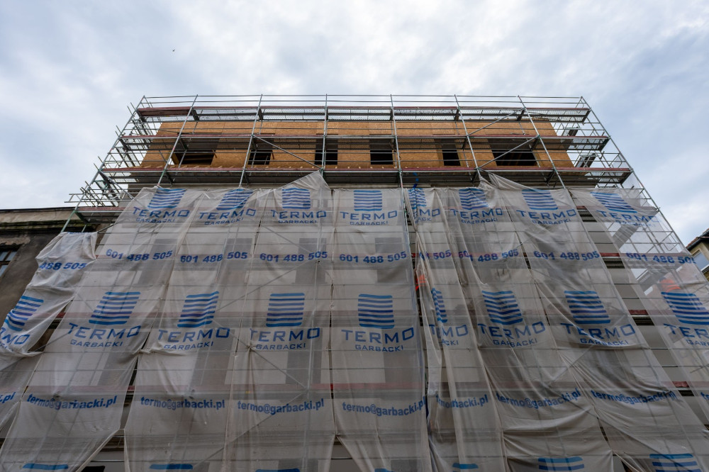 Bytom: Rycerska 1 z koroną. Trwa remont zabytkowej kamienicy