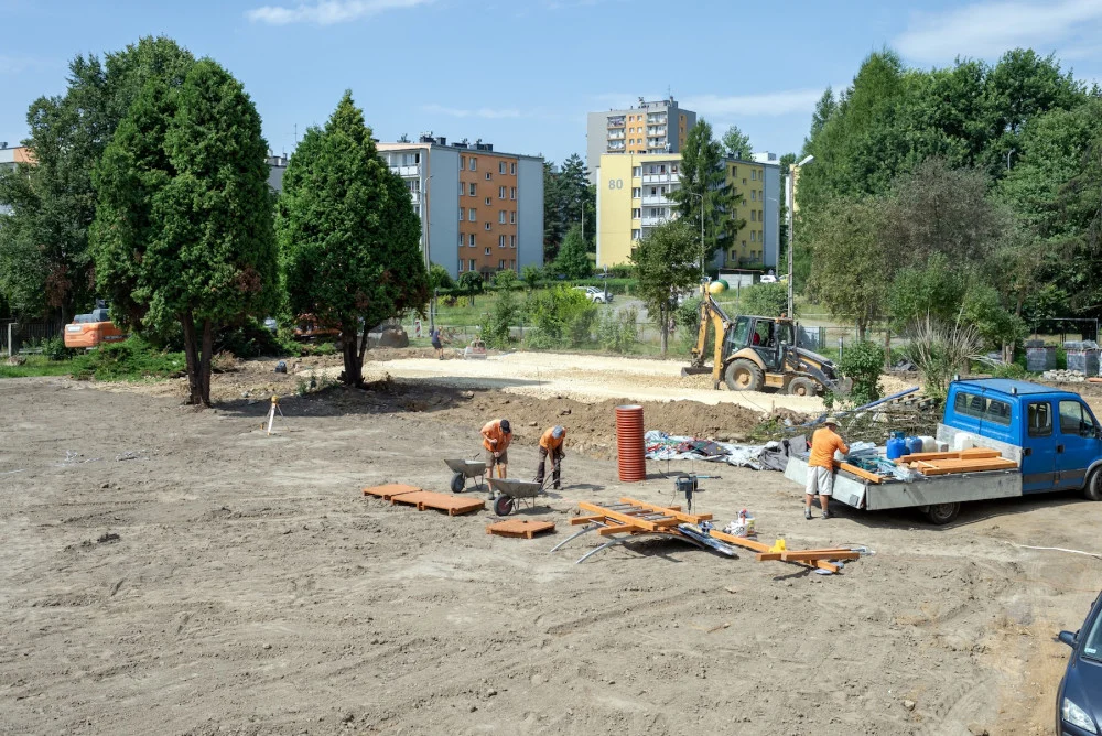 Trwa budowa placu zabaw i parkingu przy przedszkolu w Miechowicach
