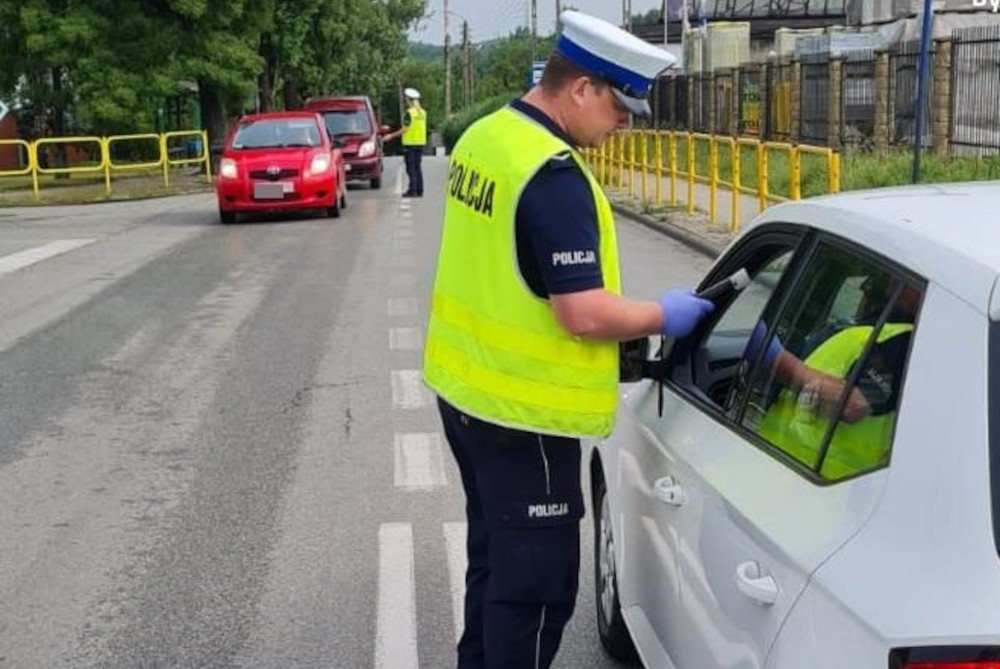 Plaga kierowców na "podwójnym gazie". Aż 10 straciło prawo jazdy w jeden poranek