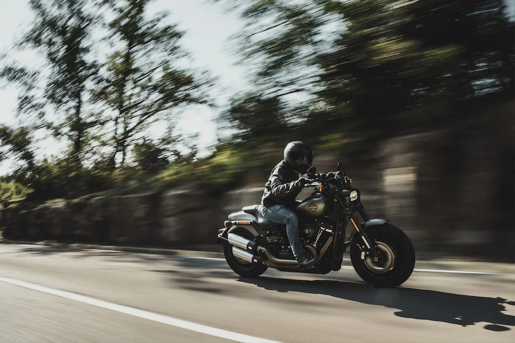 Wymiana filtra powietrza w motocyklu - co musisz wiedzieć? Poradnik krok po kroku
