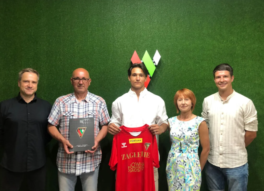 Mikołaj Zając podpisał pierwszą profesjonalną umowę z Zagłębiem Sosnowiec!