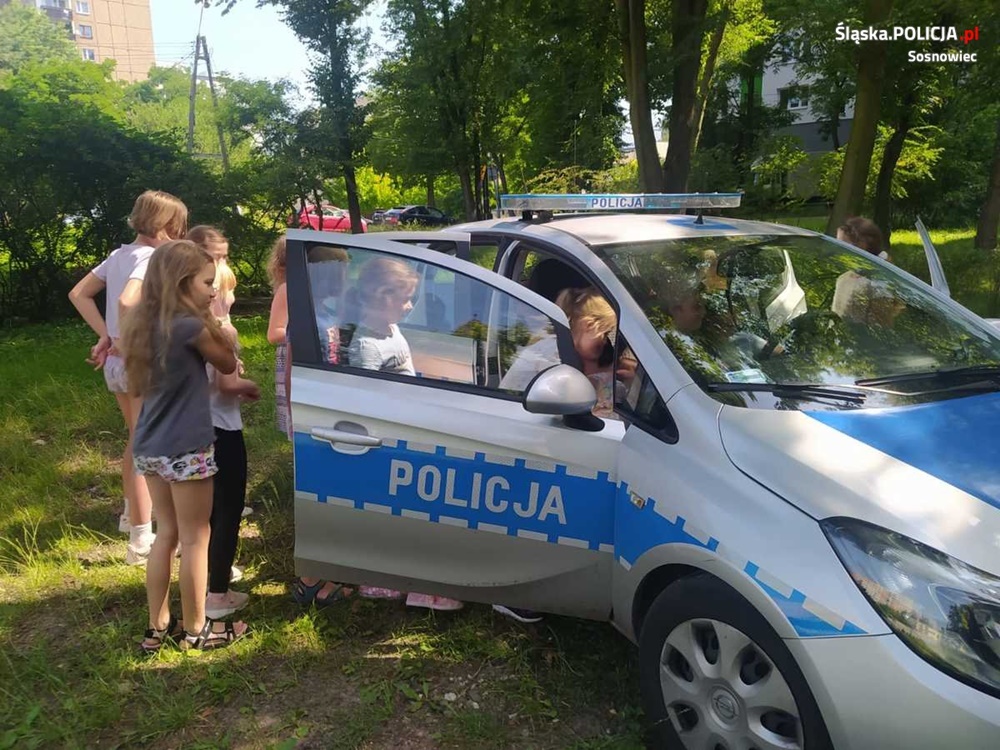 Sosnowieccy policjanci spotkali się z uczestnikami półkolonii