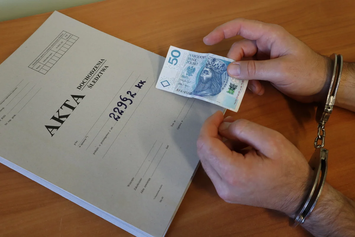 65-letni mieszkaniec Sosnowca próbował przekupić policjantów! Grożą mu 2 lata więzienia