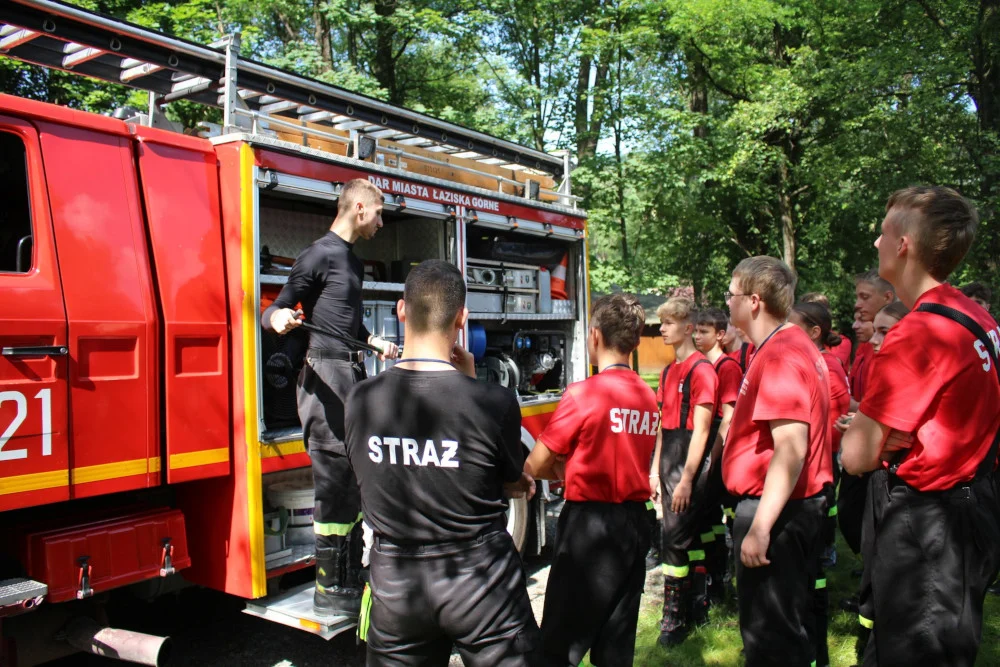 Zajęcia na obozie młodych strażaków w Węgierskiej Górce idą pełną parą