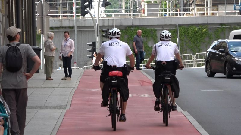 Patrole rowerowe i motorowerowe monitorują Katowice