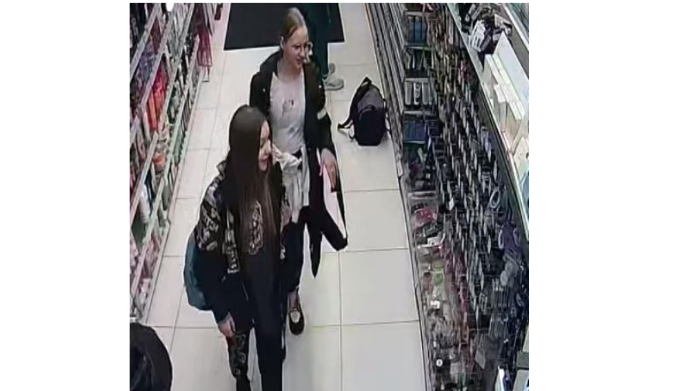 Kradzież biżuterii w Katowicach. Poznajesz te kobiety?