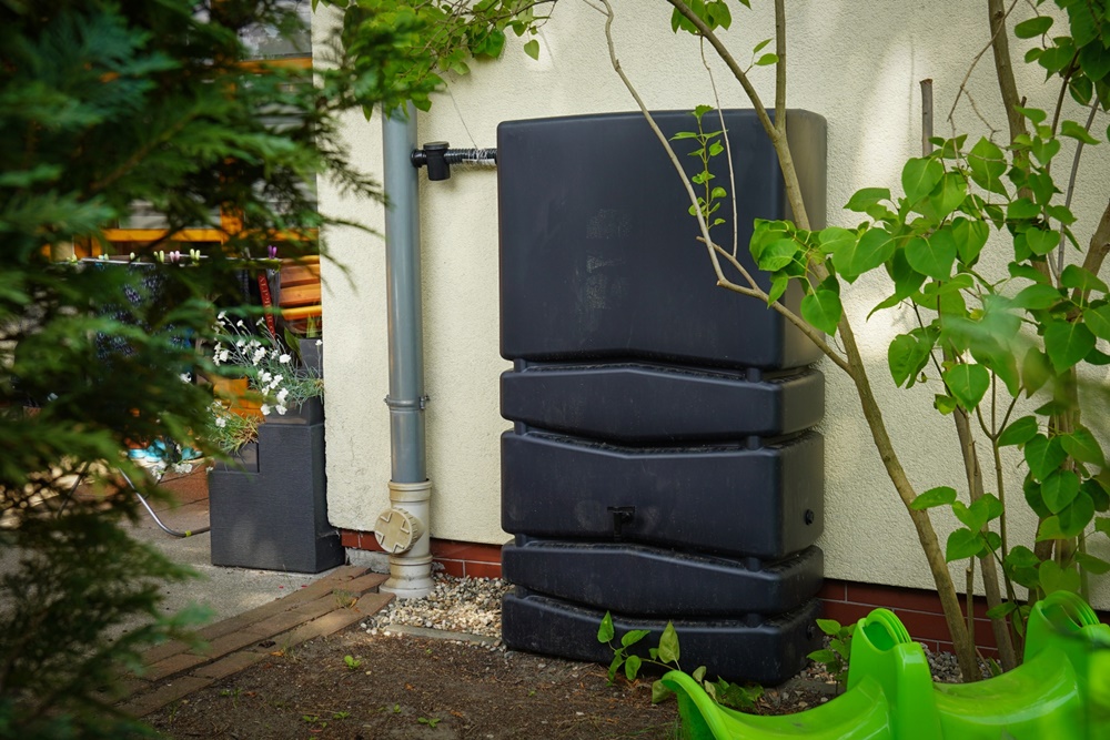 W Katowicach przy miejskich budynkach stanęły kolejne zbiorniki na deszczówkę!