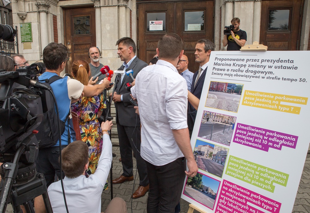 Prezydent Katowic apeluje o zmiany przepisów parkingowych ​